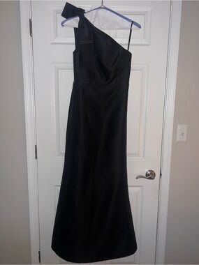 ALFRED SUNG Black One-Shoulder Evening Gown with Bow